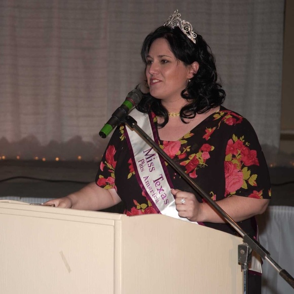 Meet your Posher, Esmeralda - Picture 4 of 9